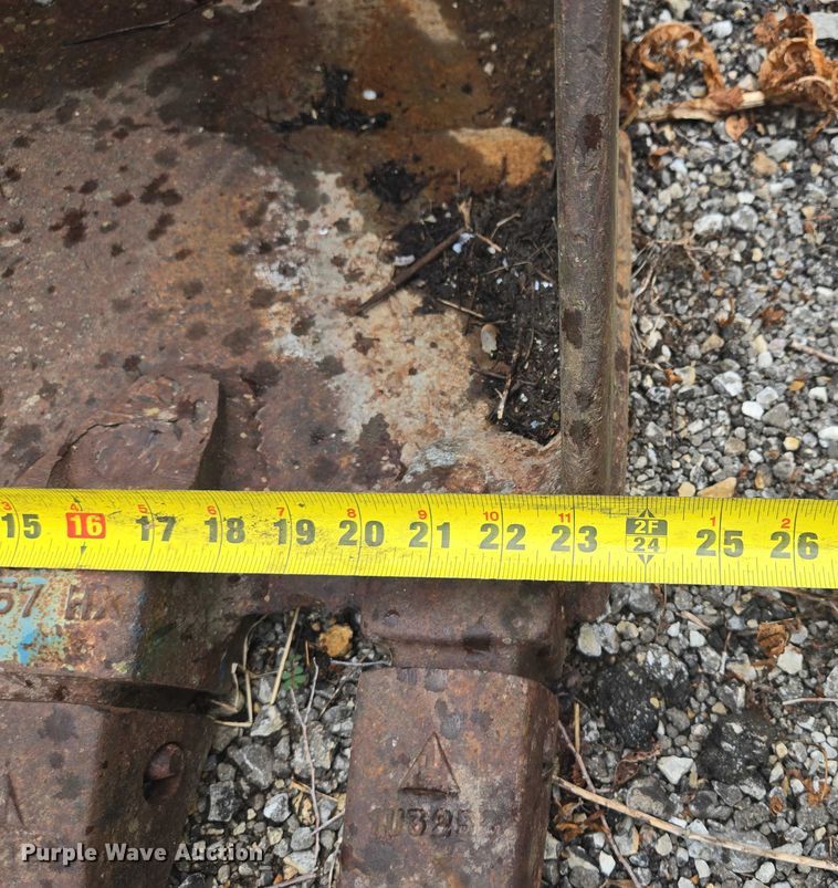 image for item EF1971 (2) excavator buckets