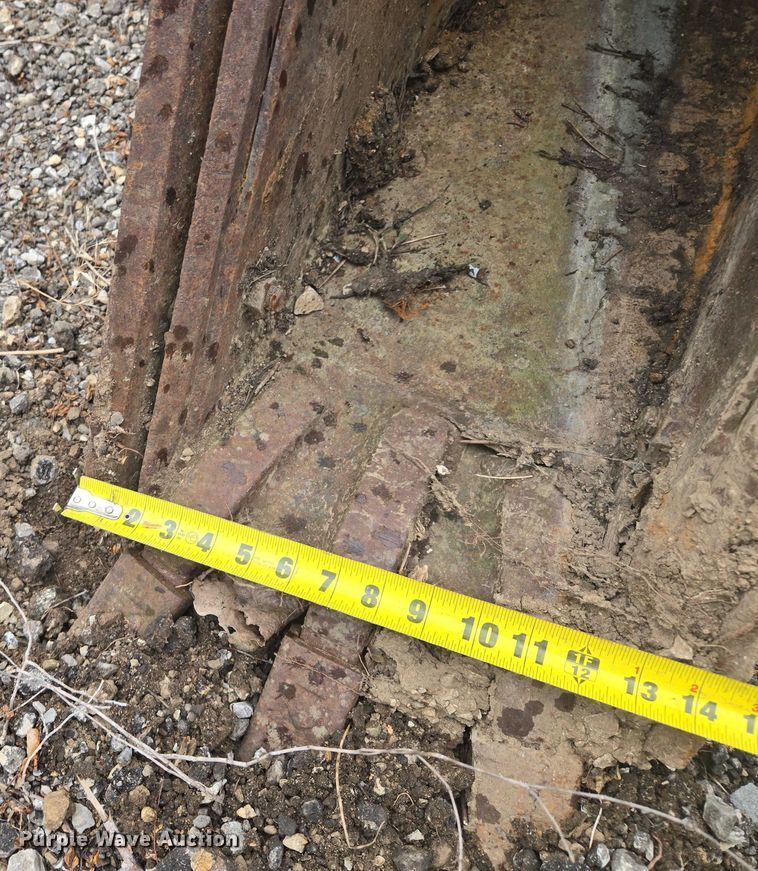 image for item EF1971 (2) excavator buckets