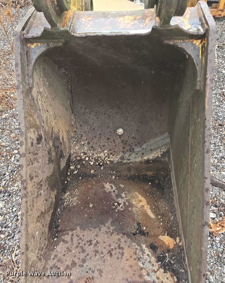 image for item EF1971 (2) excavator buckets
