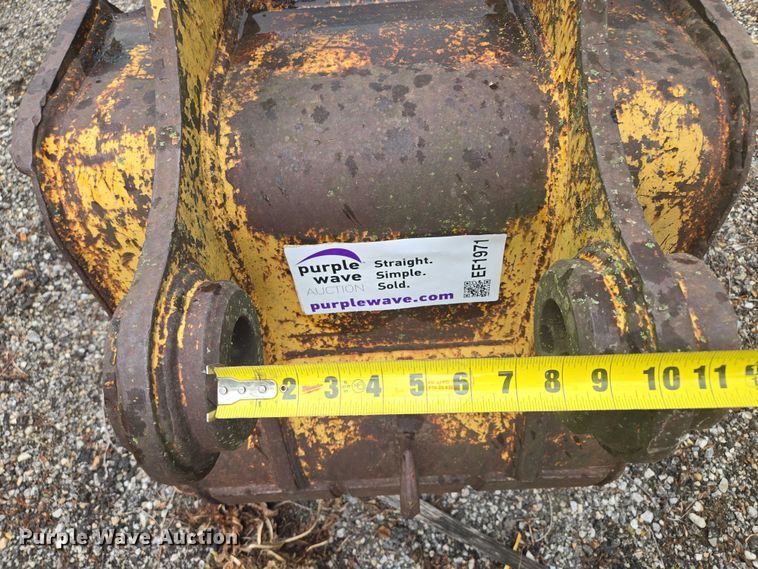 image for item EF1971 (2) excavator buckets