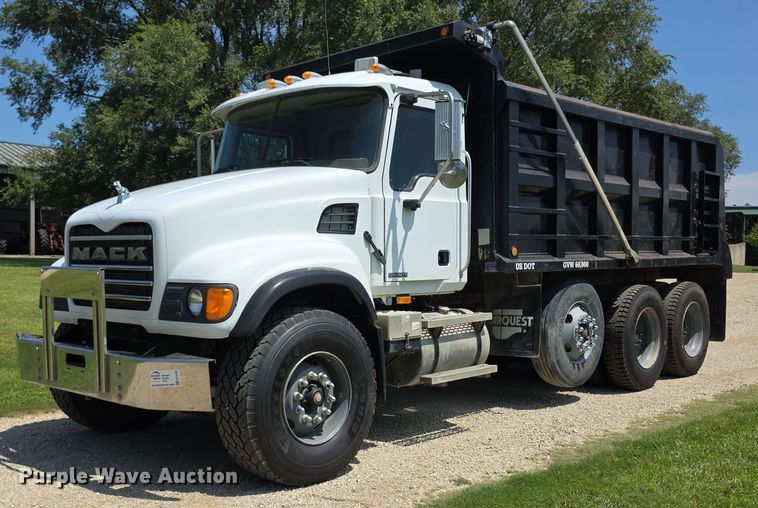 2004 Mack GRANITE CV713