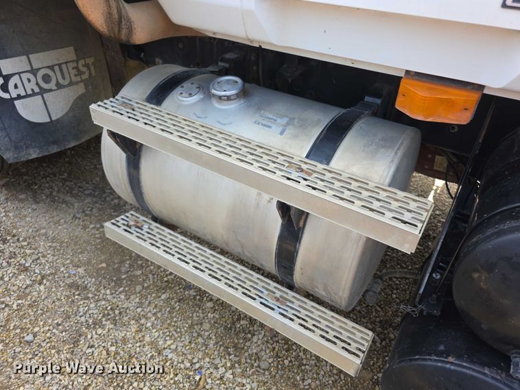 image for item EF3696 2004 Mack Granite CV713 dump truck