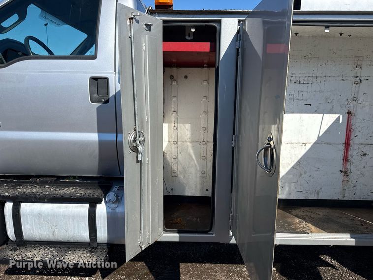 image for item EG2550 2017 Ford F750 Super Duty utility / service truck