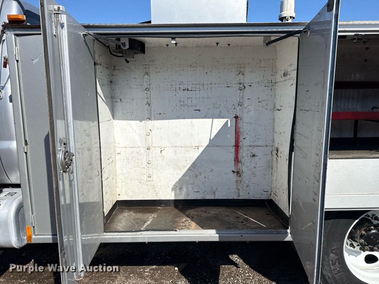 image for item EG2550 2017 Ford F750 Super Duty utility / service truck