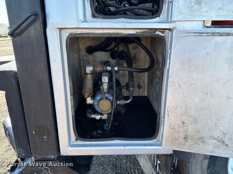 image for item EG2550 2017 Ford F750 Super Duty utility / service truck