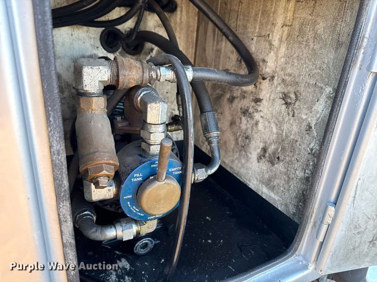 image for item EG2550 2017 Ford F750 Super Duty utility / service truck