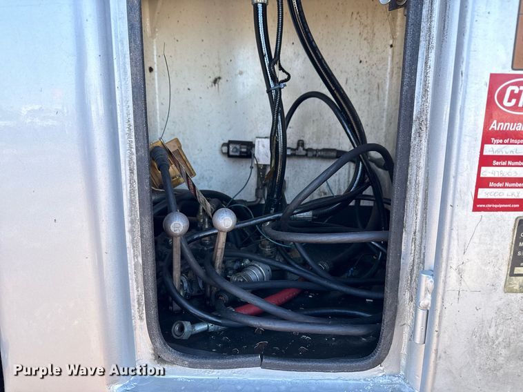 image for item EG2550 2017 Ford F750 Super Duty utility / service truck