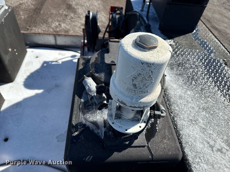 image for item EG2550 2017 Ford F750 Super Duty utility / service truck