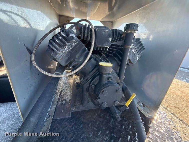 image for item EG2550 2017 Ford F750 Super Duty utility / service truck