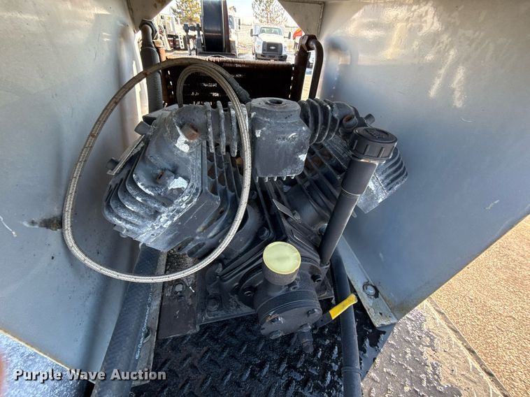 image for item EG2550 2017 Ford F750 Super Duty utility / service truck