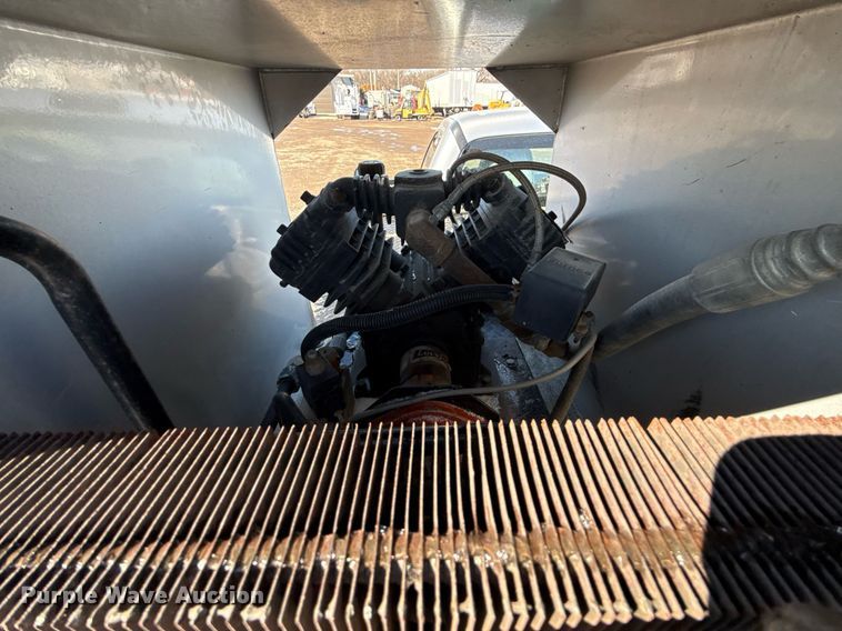 image for item EG2550 2017 Ford F750 Super Duty utility / service truck