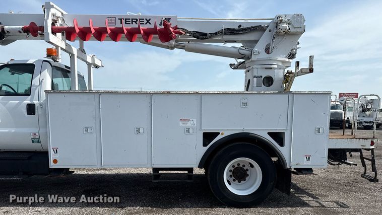 image for item EG6040 2009 Ford F750 digger derrick truck
