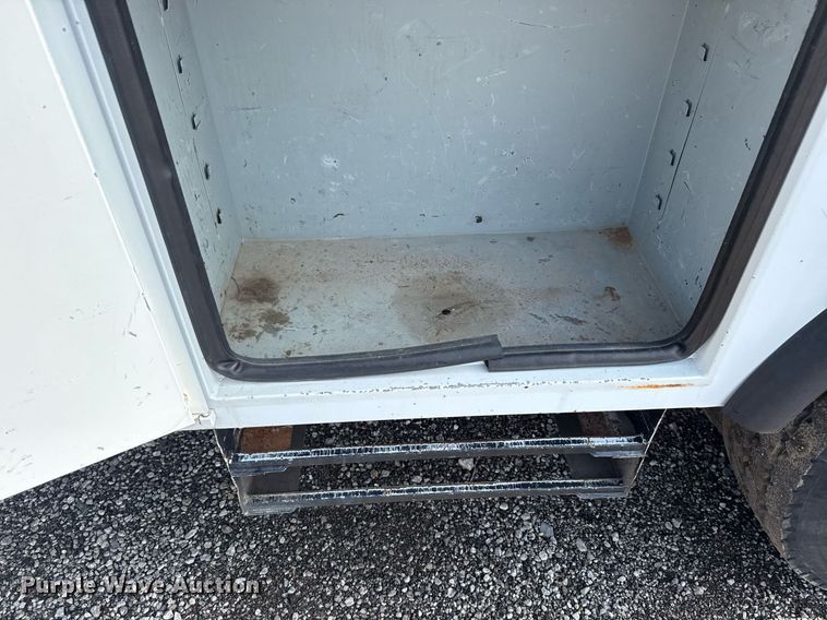 image for item EG6040 2009 Ford F750 digger derrick truck