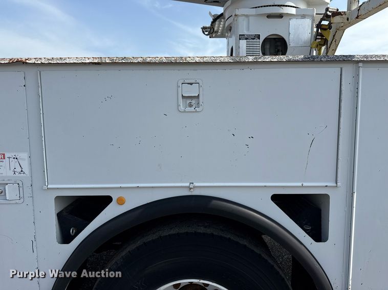 image for item EG6040 2009 Ford F750 digger derrick truck