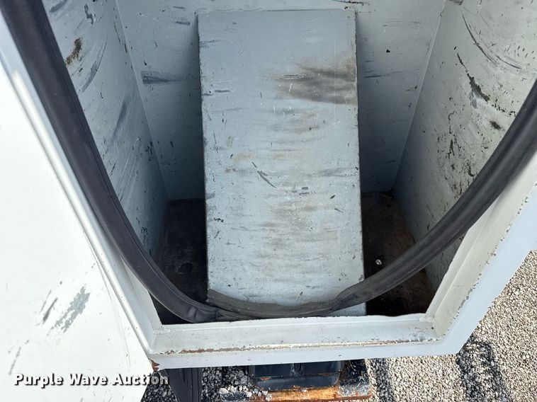 image for item EG6040 2009 Ford F750 digger derrick truck