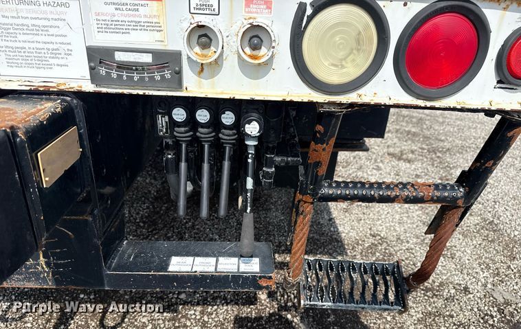 image for item EG6040 2009 Ford F750 digger derrick truck