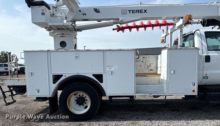 image for item EG6040 2009 Ford F750 digger derrick truck