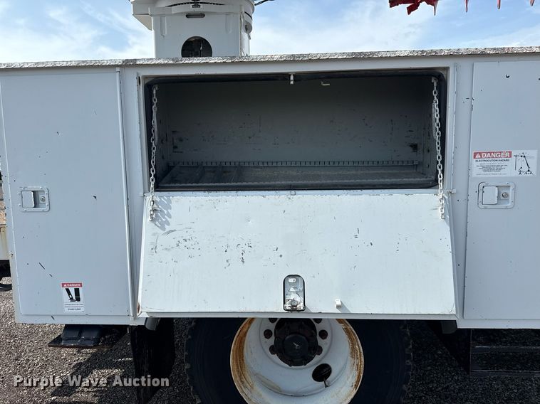 image for item EG6040 2009 Ford F750 digger derrick truck