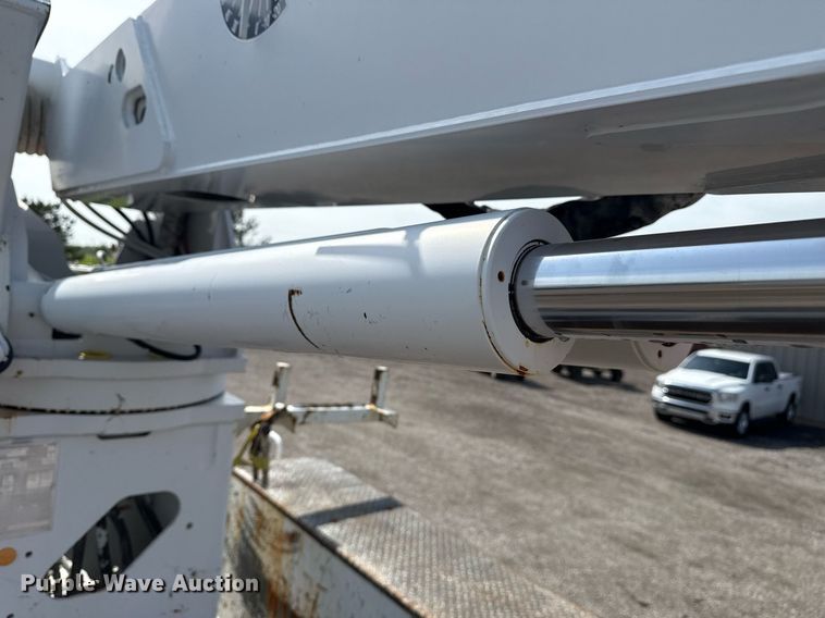 image for item EG6040 2009 Ford F750 digger derrick truck