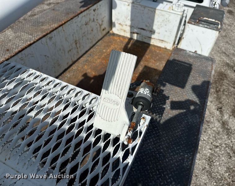 image for item EG6040 2009 Ford F750 digger derrick truck