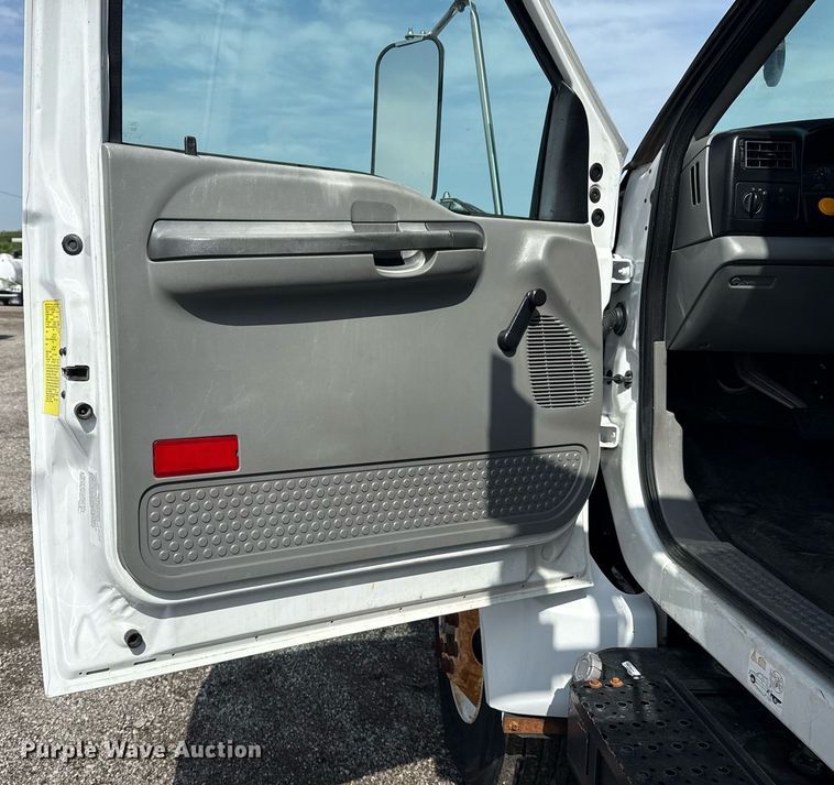 image for item EG6040 2009 Ford F750 digger derrick truck