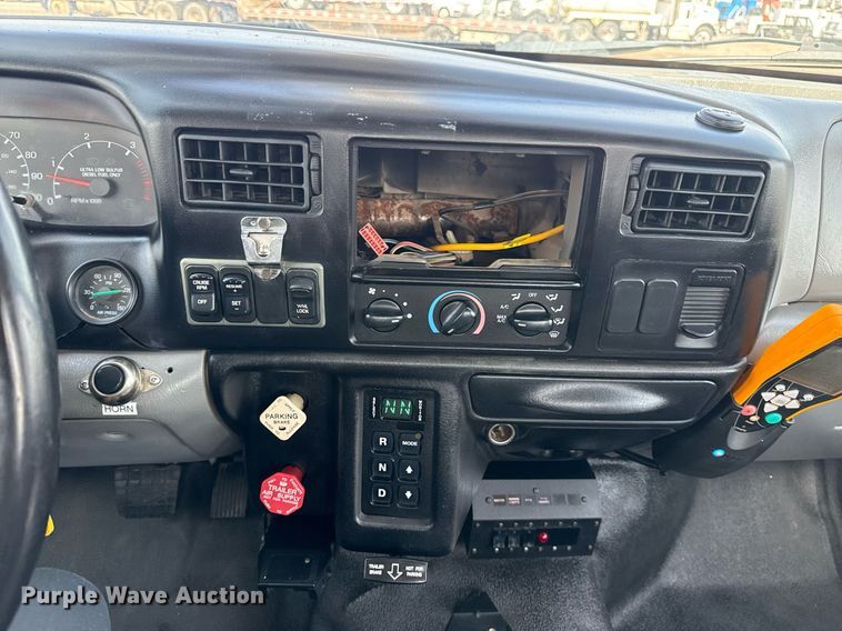 image for item EG6040 2009 Ford F750 digger derrick truck