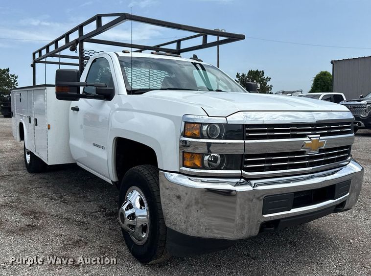 image for item EG6045 2017 Chevrolet Silverado 3500HD utility bed pickup truck