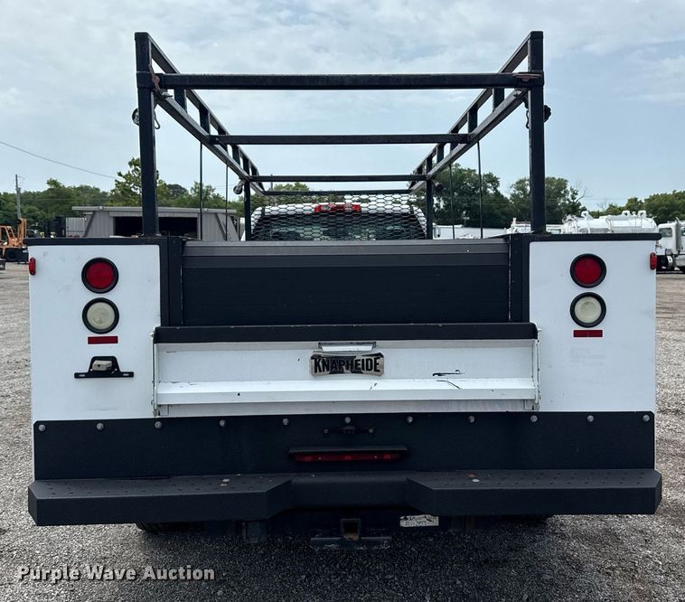 image for item EG6045 2017 Chevrolet Silverado 3500HD utility bed pickup truck