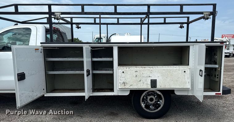 image for item EG6045 2017 Chevrolet Silverado 3500HD utility bed pickup truck