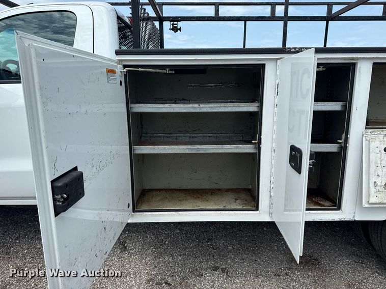 image for item EG6045 2017 Chevrolet Silverado 3500HD utility bed pickup truck