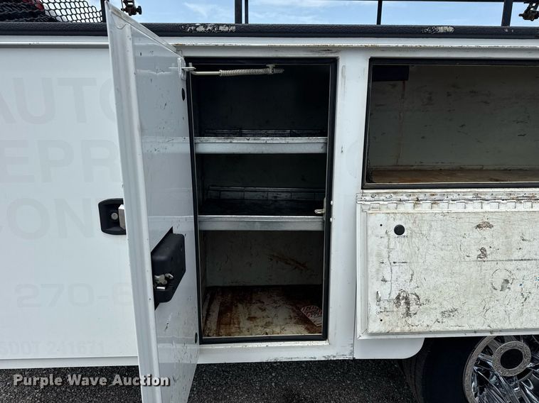 image for item EG6045 2017 Chevrolet Silverado 3500HD utility bed pickup truck