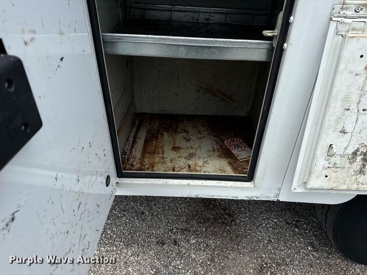 image for item EG6045 2017 Chevrolet Silverado 3500HD utility bed pickup truck