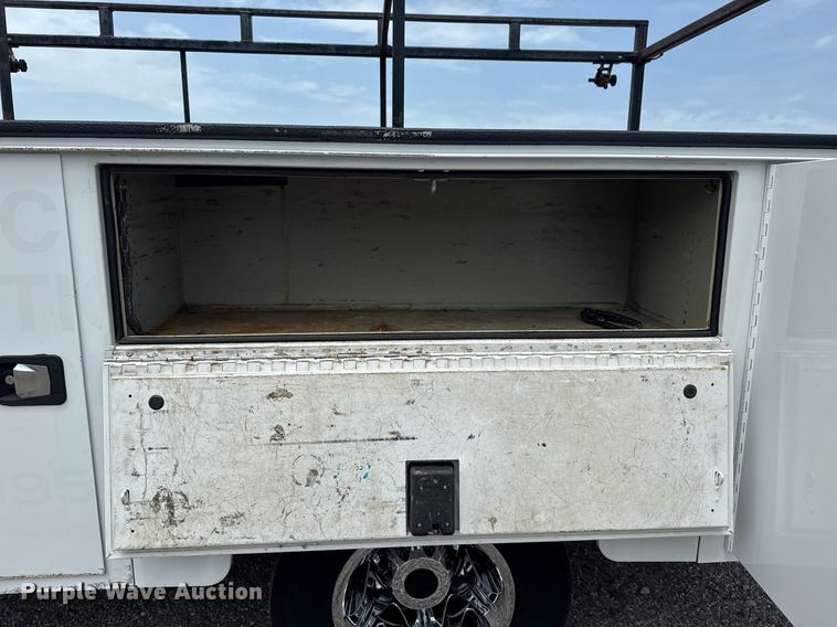 image for item EG6045 2017 Chevrolet Silverado 3500HD utility bed pickup truck