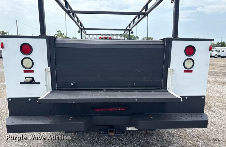 image for item EG6045 2017 Chevrolet Silverado 3500HD utility bed pickup truck