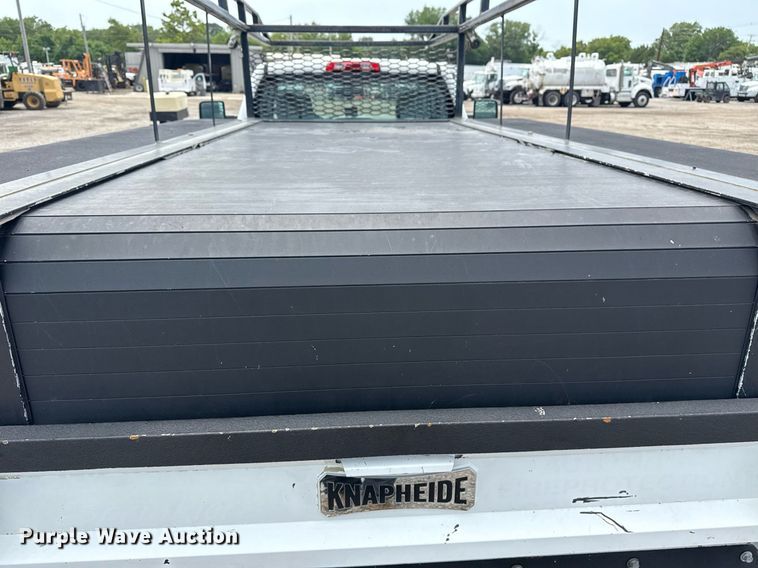 image for item EG6045 2017 Chevrolet Silverado 3500HD utility bed pickup truck