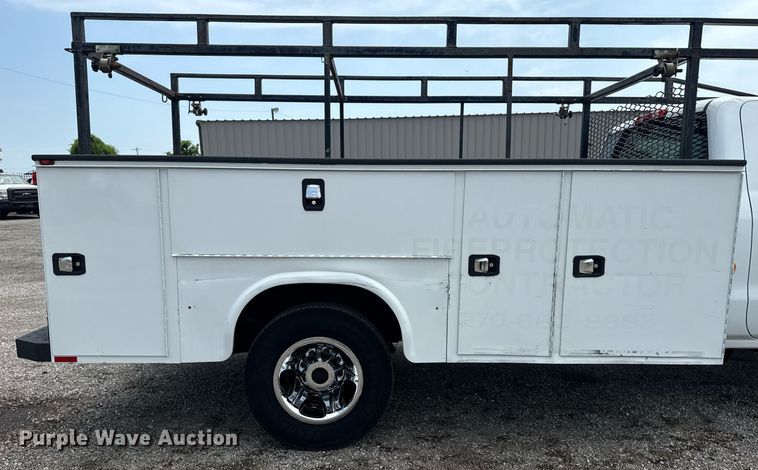 image for item EG6045 2017 Chevrolet Silverado 3500HD utility bed pickup truck