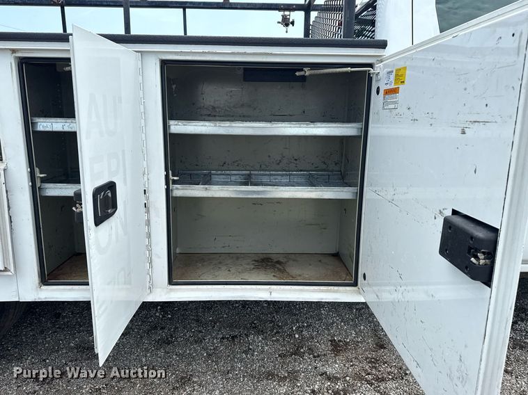 image for item EG6045 2017 Chevrolet Silverado 3500HD utility bed pickup truck