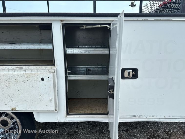 image for item EG6045 2017 Chevrolet Silverado 3500HD utility bed pickup truck