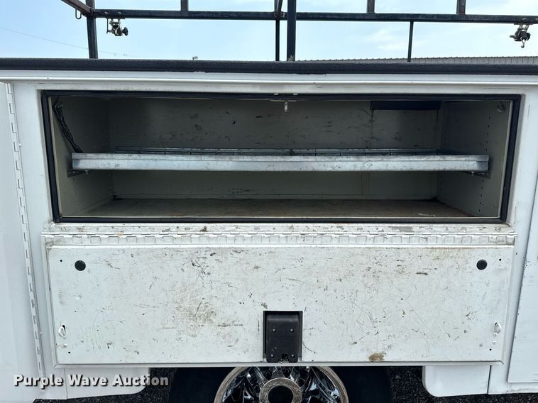 image for item EG6045 2017 Chevrolet Silverado 3500HD utility bed pickup truck