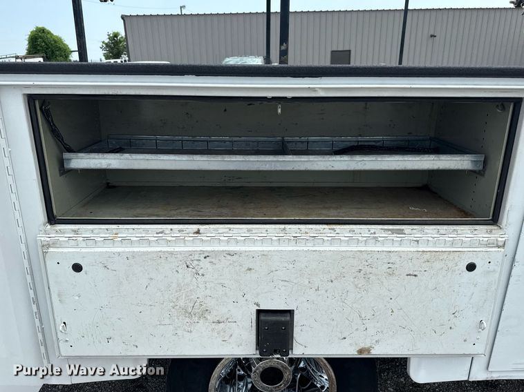 image for item EG6045 2017 Chevrolet Silverado 3500HD utility bed pickup truck