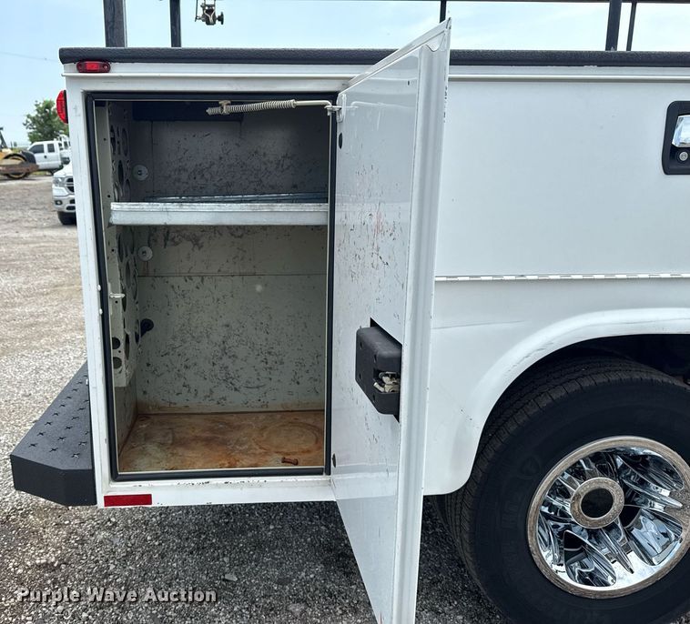 image for item EG6045 2017 Chevrolet Silverado 3500HD utility bed pickup truck