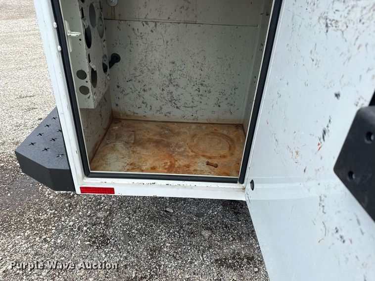 image for item EG6045 2017 Chevrolet Silverado 3500HD utility bed pickup truck