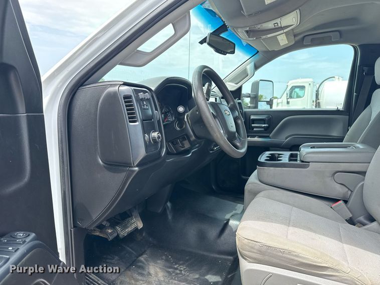 image for item EG6045 2017 Chevrolet Silverado 3500HD utility bed pickup truck