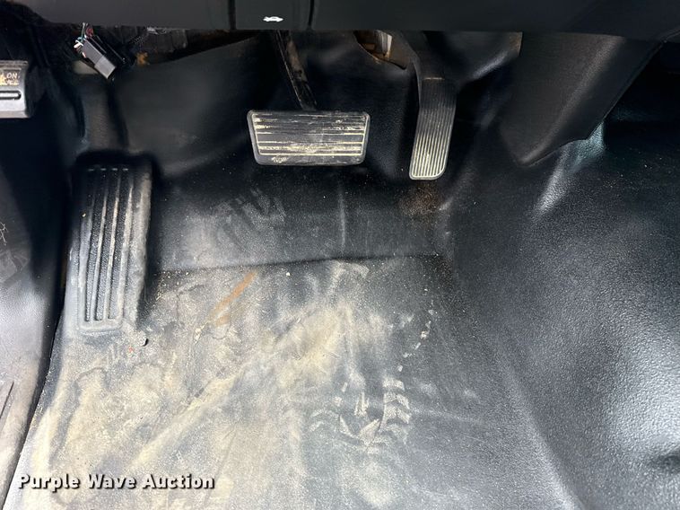 image for item EG6045 2017 Chevrolet Silverado 3500HD utility bed pickup truck