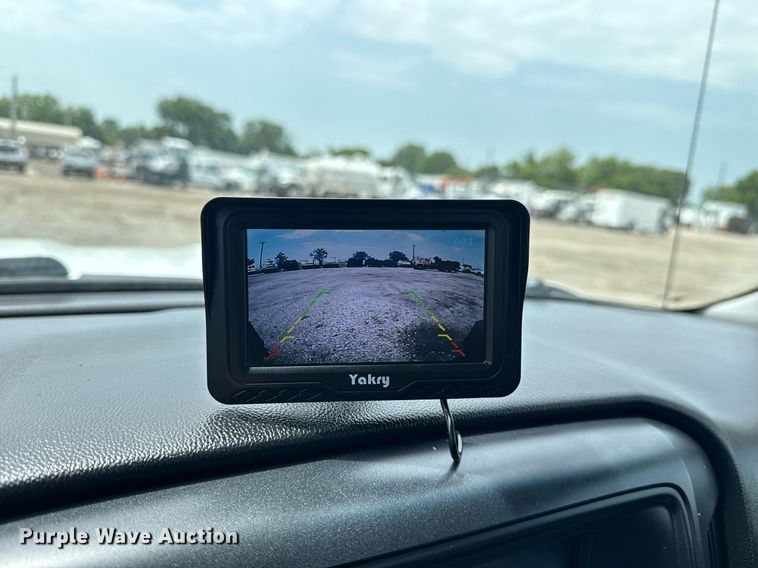 image for item EG6045 2017 Chevrolet Silverado 3500HD utility bed pickup truck