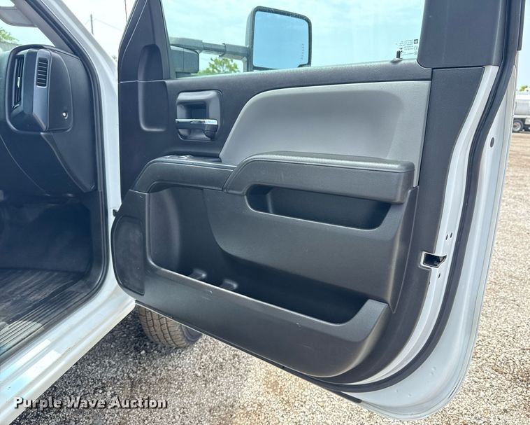 image for item EG6045 2017 Chevrolet Silverado 3500HD utility bed pickup truck