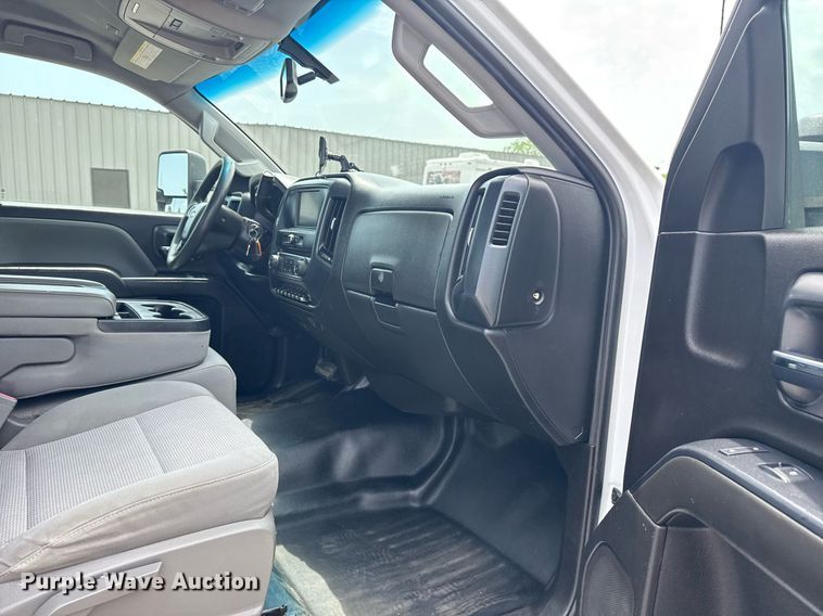 image for item EG6045 2017 Chevrolet Silverado 3500HD utility bed pickup truck