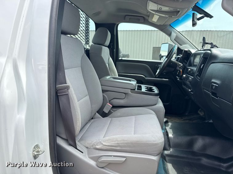 image for item EG6045 2017 Chevrolet Silverado 3500HD utility bed pickup truck