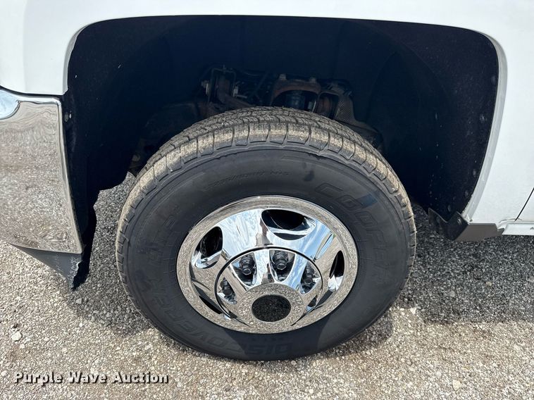 image for item EG6045 2017 Chevrolet Silverado 3500HD utility bed pickup truck