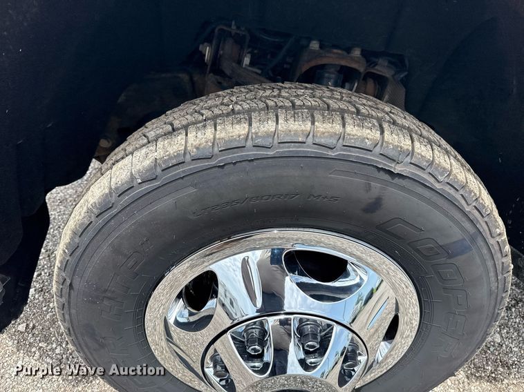 image for item EG6045 2017 Chevrolet Silverado 3500HD utility bed pickup truck